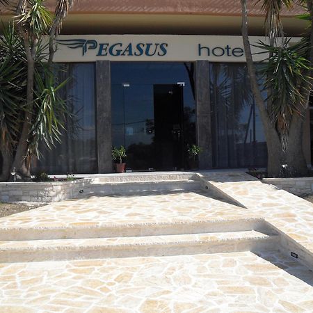 Pegasus Hotel โรดา ภายนอก รูปภาพ
